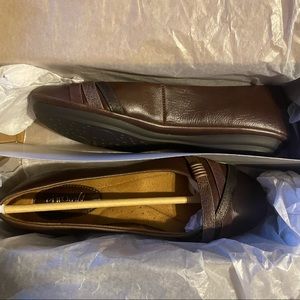 New Women’s Euro soft by Sofft Shaina coffee flats (size 7.5)